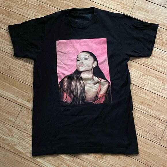 Ariana Grande Dangerous Woman Tour T-Shirt pop singer vibes - Picture 1 of 3